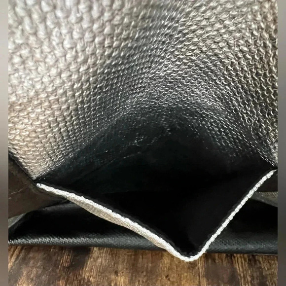 Victoria’s Secret | Limited Edition Silver
Weekender Tote Bag 2017. - Picture 8 of 16